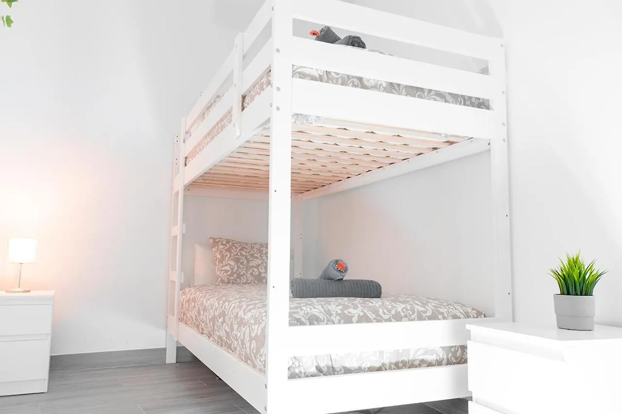 Apt Old Town 3 Bedrooms, 2 Bathrooms, Wifi Sevilla 0*,  España